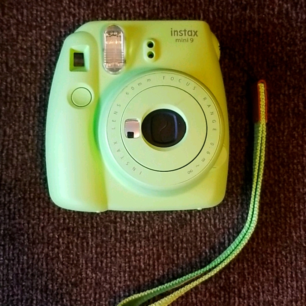 Fujifilm Instax Mini 9 Camera - Green